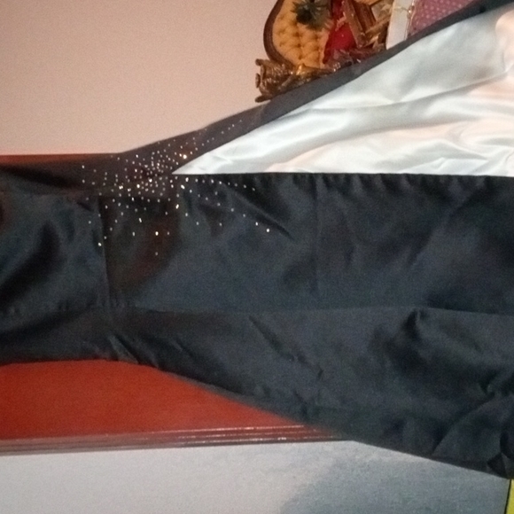 Gorgeous Black Tie Strapless - Picture 4 of 7